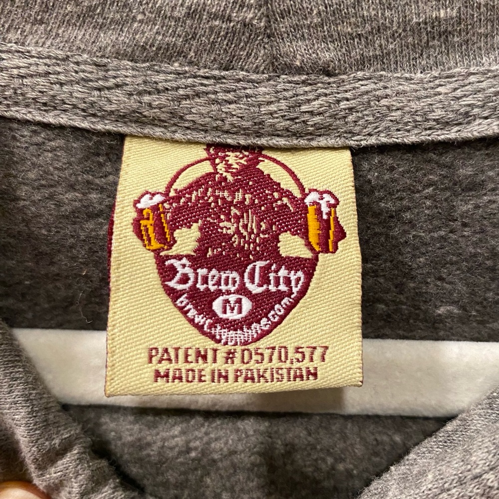 BREW CITY Chicago Hoodie Size Medium Beer Pocket Bottle Opener Casual Game‎ Day - Picture 12 of 14